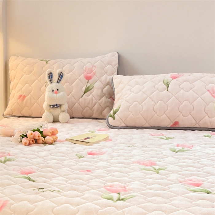 91家纺网 家纺一手货源 找家纺 梦舒羽 2025新款冬季牛奶绒夹棉加厚加绒亲肤柔软枕芯套 郁金香