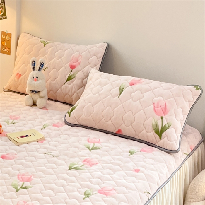 91家纺网 家纺一手货源 找家纺 梦舒羽 2025新款冬季牛奶绒夹棉加厚加绒亲肤柔软枕芯套 郁金香