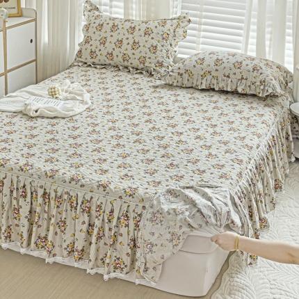 91家纺网 家纺一手货源 找家纺 罗艺轩 2024新款全棉花边床笠式夹棉床裙三件套波塞尔庄园晨沐