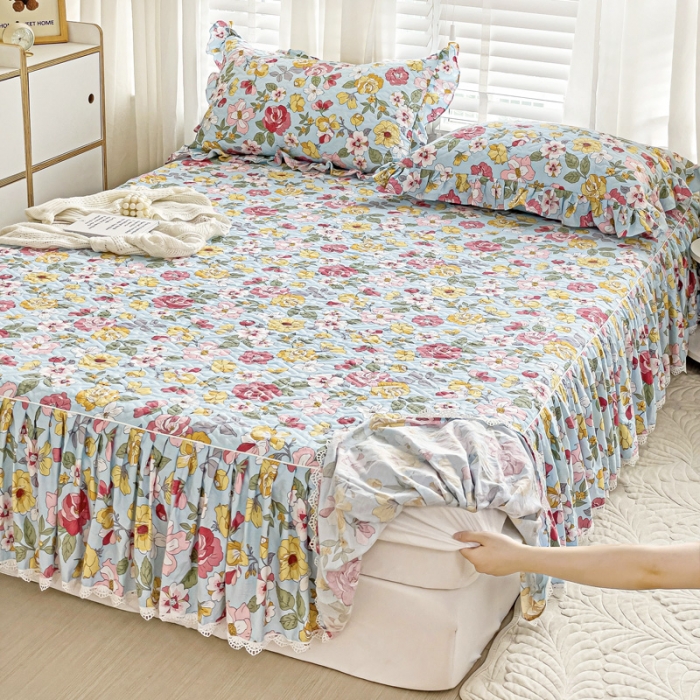 91家纺网 家纺一手货源 找家纺 罗艺轩 2024新款全棉花边床笠式夹棉床裙三件套波塞尔庄园繁花似锦