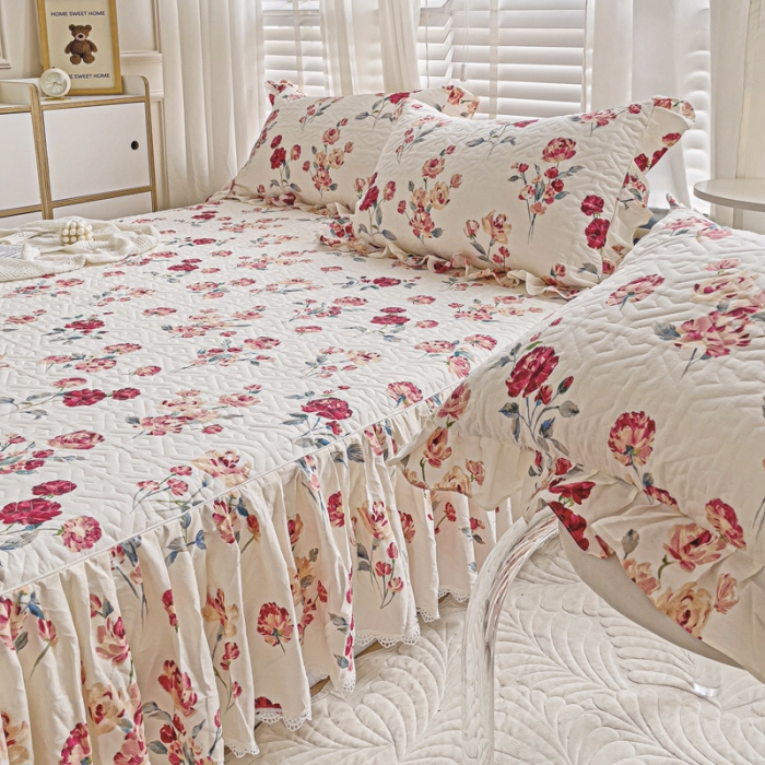 91家纺网 家纺一手货源 找家纺 罗艺轩 2024新款全棉花边床笠式夹棉床裙三件套波塞尔庄园复古花季
