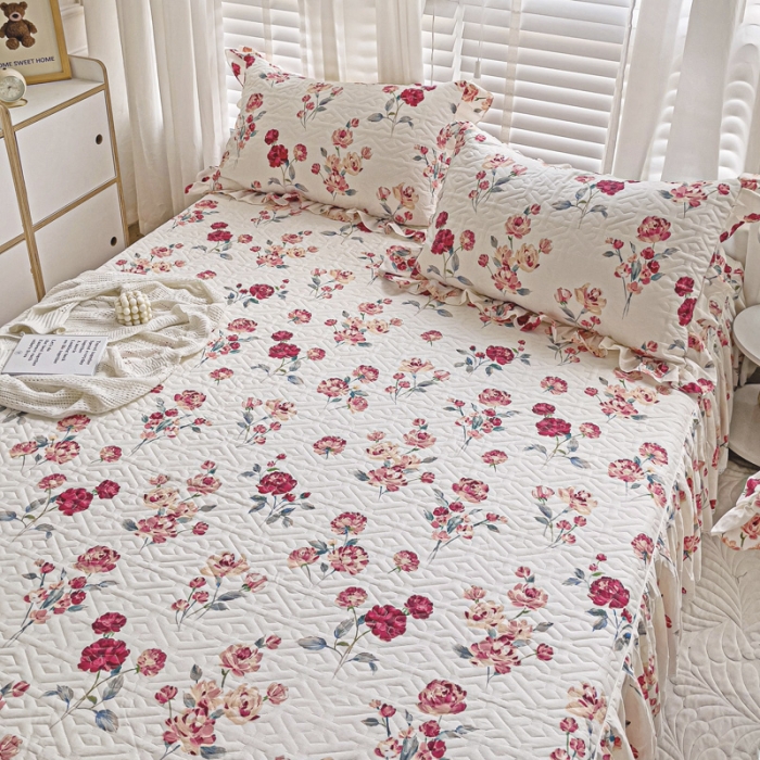 91家纺网 家纺一手货源 找家纺 罗艺轩 2024新款全棉花边床笠式夹棉床裙三件套波塞尔庄园复古花季