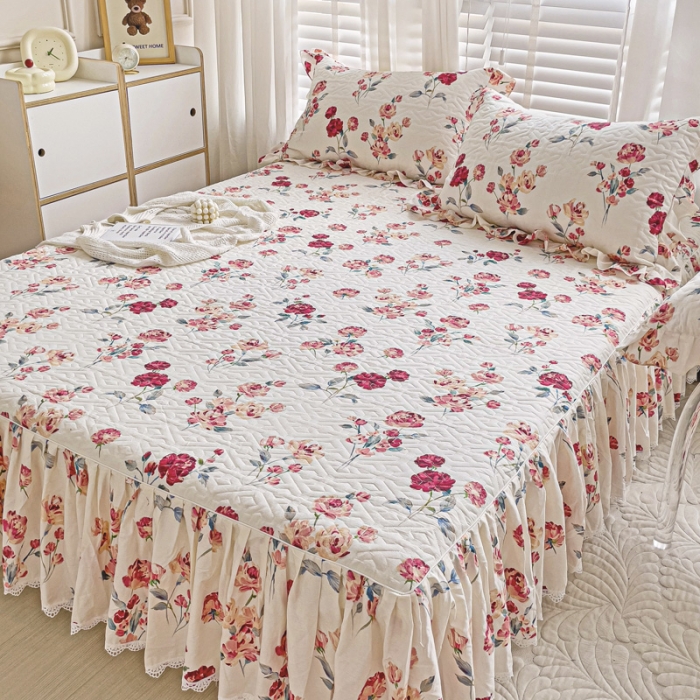 91家纺网 家纺一手货源 找家纺 罗艺轩 2024新款全棉花边床笠式夹棉床裙三件套波塞尔庄园复古花季