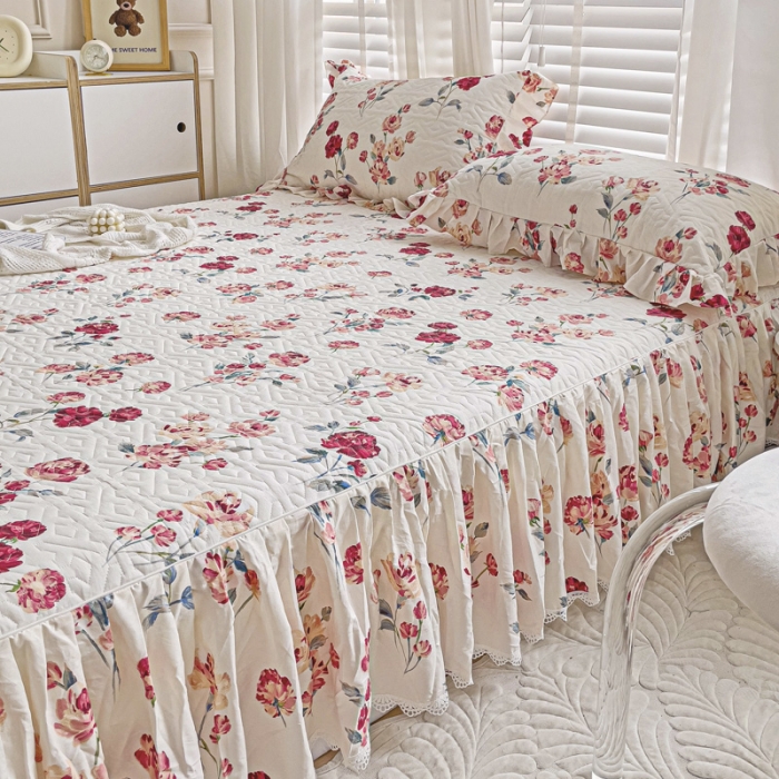 91家纺网 家纺一手货源 找家纺 罗艺轩 2024新款全棉花边床笠式夹棉床裙三件套波塞尔庄园复古花季