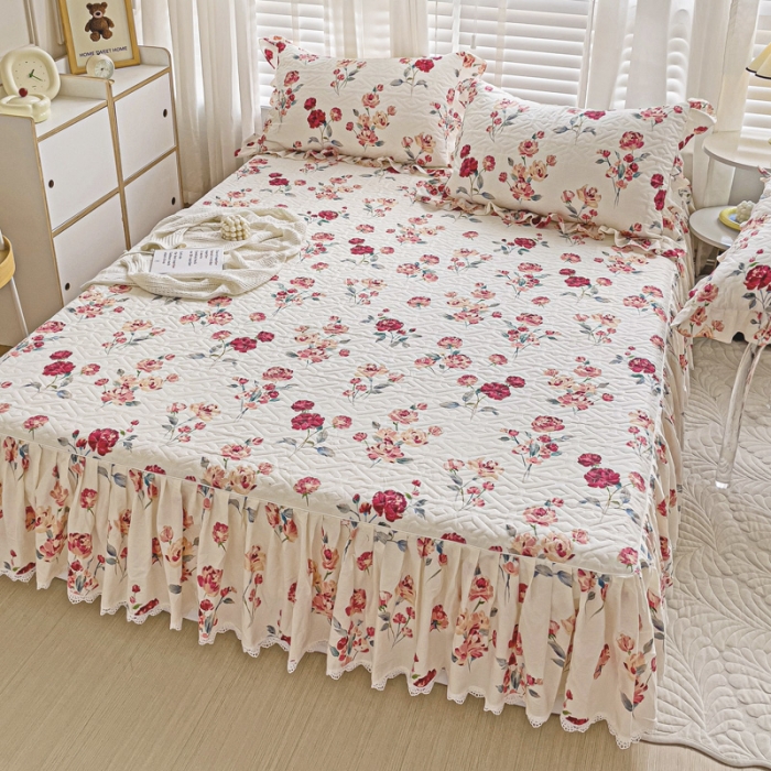 91家纺网 家纺一手货源 找家纺 罗艺轩 2024新款全棉花边床笠式夹棉床裙三件套波塞尔庄园复古花季