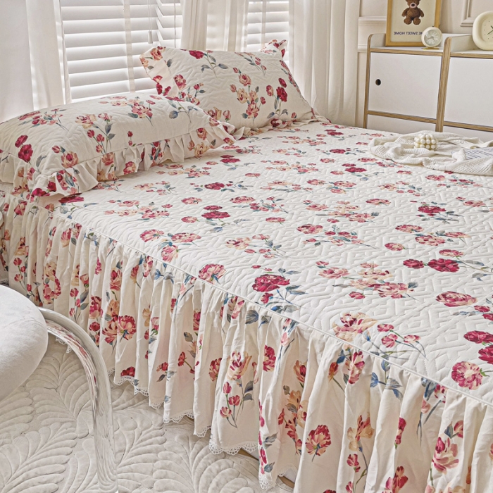 91家纺网 家纺一手货源 找家纺 罗艺轩 2024新款全棉花边床笠式夹棉床裙三件套波塞尔庄园复古花季