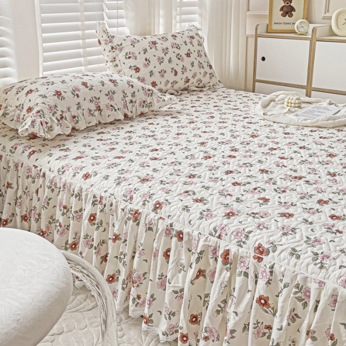 91家纺网 家纺一手货源 找家纺 罗艺轩 2024新款全棉花边床笠式夹棉床裙三件套波塞尔庄园花瓣秘境