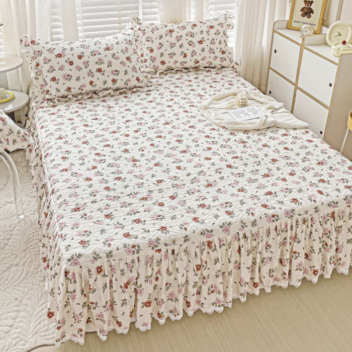 91家纺网 家纺一手货源 找家纺 罗艺轩 2024新款全棉花边床笠式夹棉床裙三件套波塞尔庄园花瓣秘境