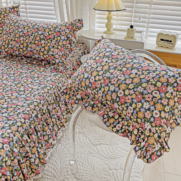 91家纺网 家纺一手货源 找家纺 罗艺轩 2024新款全棉花边床笠式夹棉床裙三件套波塞尔庄园花海