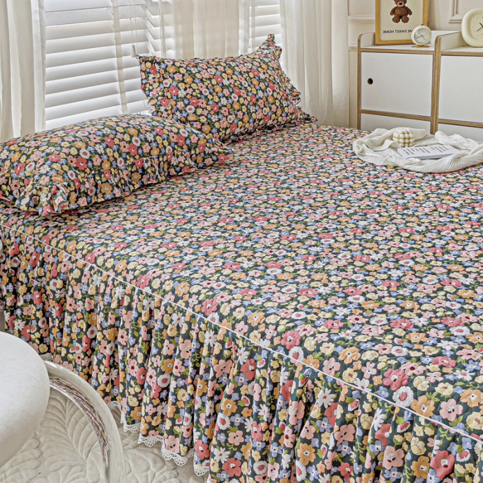 91家纺网 家纺一手货源 找家纺 罗艺轩 2024新款全棉花边床笠式夹棉床裙三件套波塞尔庄园花海