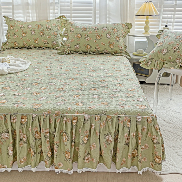 91家纺网 家纺一手货源 找家纺 罗艺轩 2024新款全棉花边床笠式夹棉床裙三件套波塞尔庄园花枝雅韵