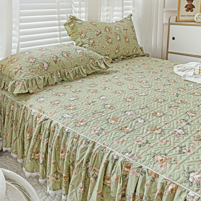 91家纺网 家纺一手货源 找家纺 罗艺轩 2024新款全棉花边床笠式夹棉床裙三件套波塞尔庄园花枝雅韵