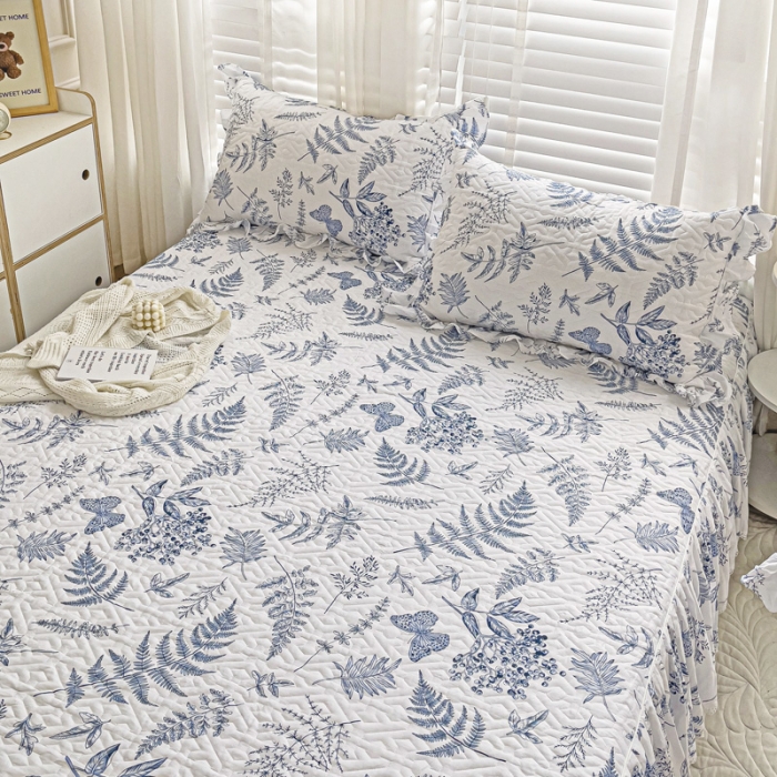 91家纺网 家纺一手货源 找家纺 罗艺轩 2024新款全棉花边床笠式夹棉床裙三件套波塞尔庄园蓝羽