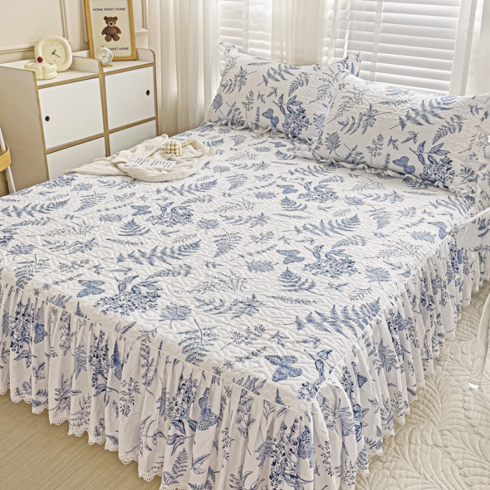 91家纺网 家纺一手货源 找家纺 罗艺轩 2024新款全棉花边床笠式夹棉床裙三件套波塞尔庄园蓝羽