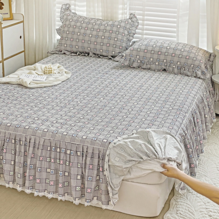 91家纺网 家纺一手货源 找家纺 罗艺轩 2024新款全棉花边床笠式夹棉床裙三件套波塞尔庄园路易