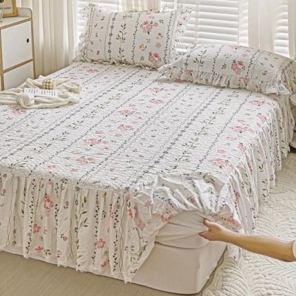 91家纺网 家纺一手货源 找家纺 罗艺轩 2024新款全棉花边床笠式夹棉床裙三件套波塞尔庄园清新雅韵