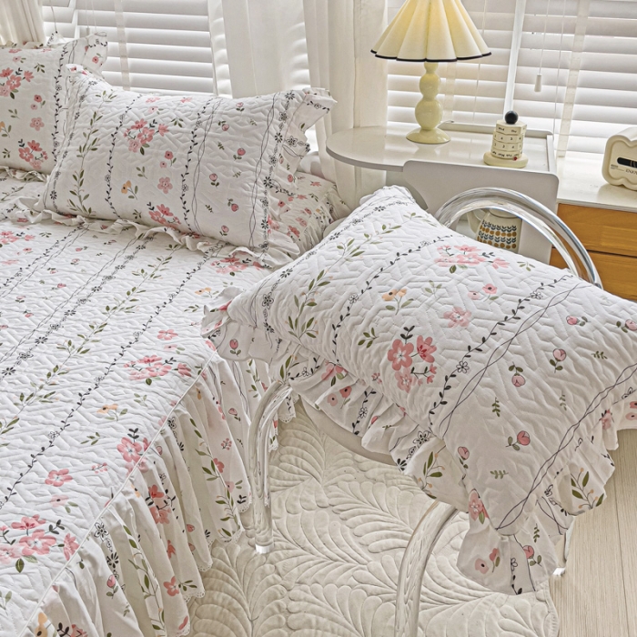 91家纺网 家纺一手货源 找家纺 罗艺轩 2024新款全棉花边床笠式夹棉床裙三件套波塞尔庄园清新雅韵