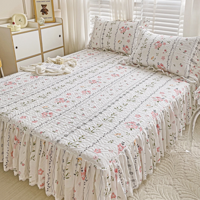 91家纺网 家纺一手货源 找家纺 罗艺轩 2024新款全棉花边床笠式夹棉床裙三件套波塞尔庄园清新雅韵