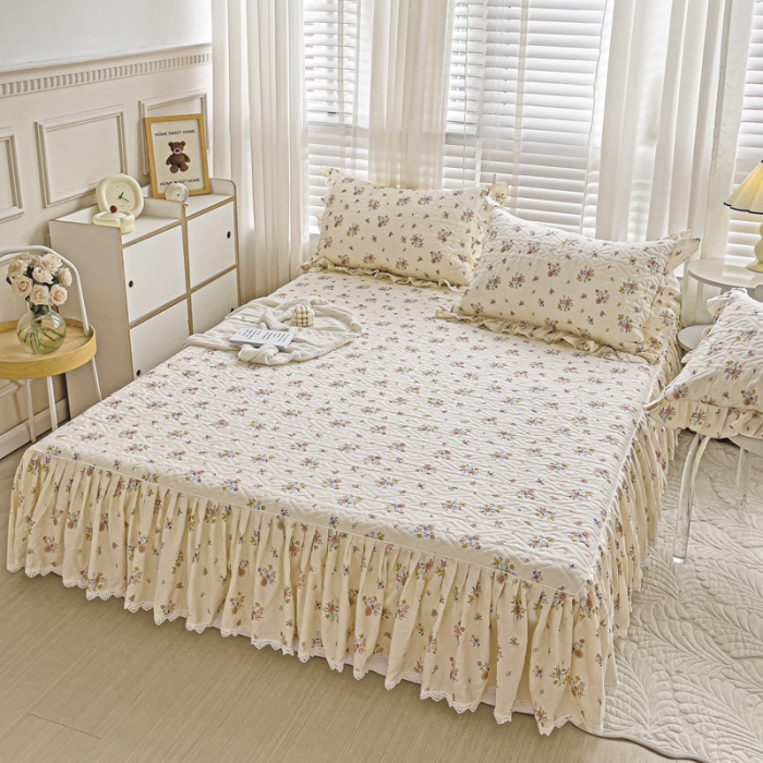 91家纺网 家纺一手货源 找家纺 罗艺轩 2024新款全棉花边床笠式夹棉床裙三件套波塞尔庄园清韵幽香