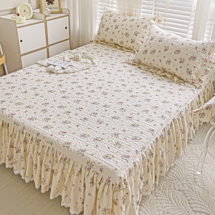 91家纺网 家纺一手货源 找家纺 罗艺轩 2024新款全棉花边床笠式夹棉床裙三件套波塞尔庄园清韵幽香