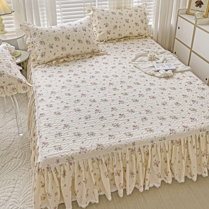 91家纺网 家纺一手货源 找家纺 罗艺轩 2024新款全棉花边床笠式夹棉床裙三件套波塞尔庄园清韵幽香