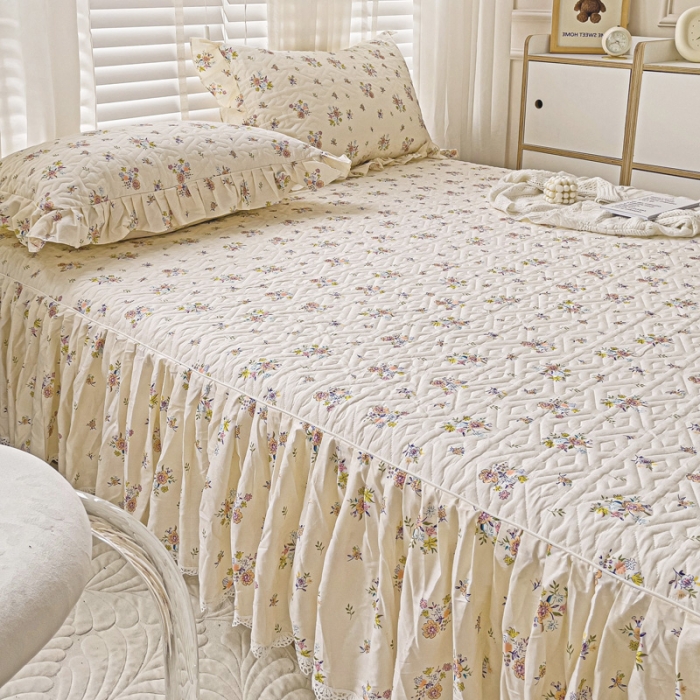 91家纺网 家纺一手货源 找家纺 罗艺轩 2024新款全棉花边床笠式夹棉床裙三件套波塞尔庄园清韵幽香