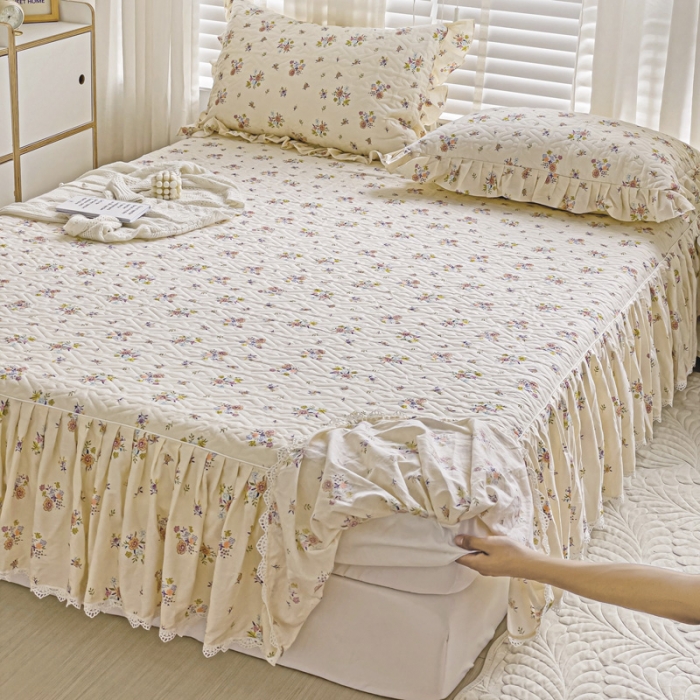 91家纺网 家纺一手货源 找家纺 罗艺轩 2024新款全棉花边床笠式夹棉床裙三件套波塞尔庄园清韵幽香