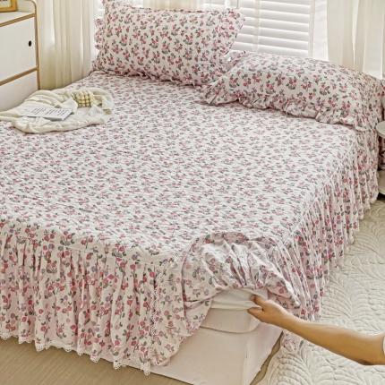 91家纺网 家纺一手货源 找家纺 罗艺轩 2024新款全棉花边床笠式夹棉床裙三件套波塞尔庄园摇曳花开