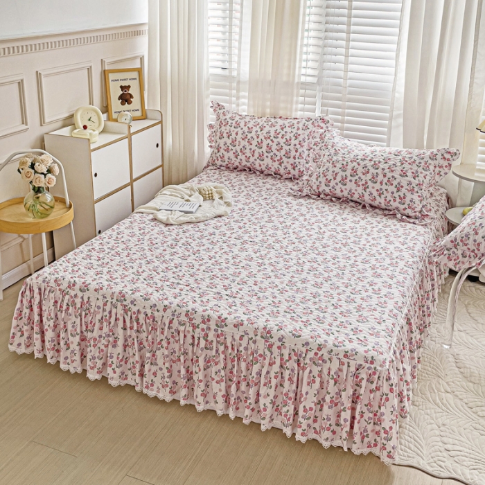 91家纺网 家纺一手货源 找家纺 罗艺轩 2024新款全棉花边床笠式夹棉床裙三件套波塞尔庄园摇曳花开
