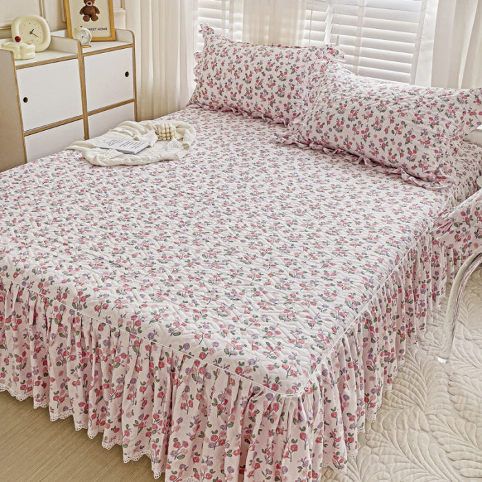 91家纺网 家纺一手货源 找家纺 罗艺轩 2024新款全棉花边床笠式夹棉床裙三件套波塞尔庄园摇曳花开