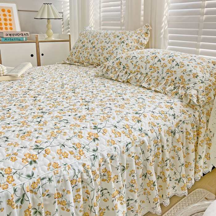 91家纺网 家纺一手货源 找家纺 罗艺轩 2024新款全棉花边床笠式夹棉床裙三件套波赛尔庄园-春风拂面