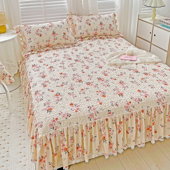 91家纺网 家纺一手货源 找家纺 罗艺轩 2024新款全棉花边床笠式夹棉床裙三件套波赛尔庄园-小时光