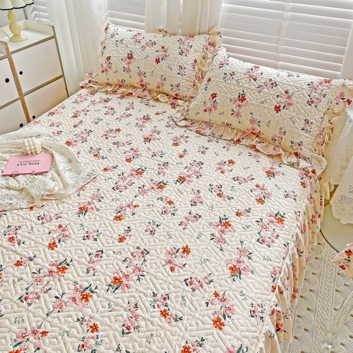 91家纺网 家纺一手货源 找家纺 罗艺轩 2024新款全棉花边床笠式夹棉床裙三件套波赛尔庄园-小时光