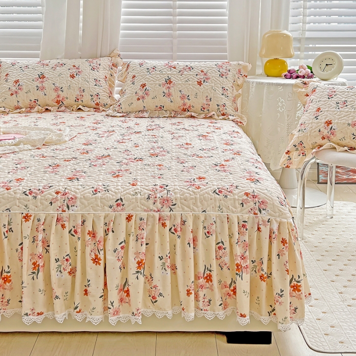 91家纺网 家纺一手货源 找家纺 罗艺轩 2024新款全棉花边床笠式夹棉床裙三件套波赛尔庄园-小时光