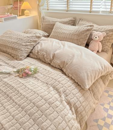 91家纺网 家纺一手货源 找家纺 莱米 2023新款兔绒四件套 英伦格—卡其