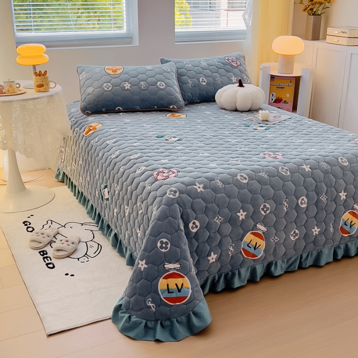 91家纺网 家纺一手货源 找家纺 情煊 2023新款牛奶绒印花床盖 都市生活