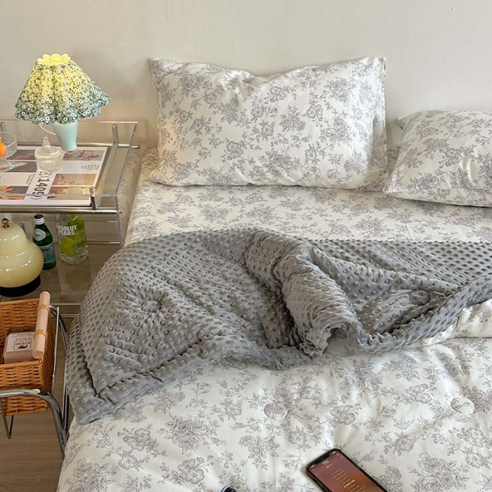 91家纺网 家纺一手货源 找家纺 星期八 2023新款复古碎花全棉豆豆春秋被四件套 白山茶