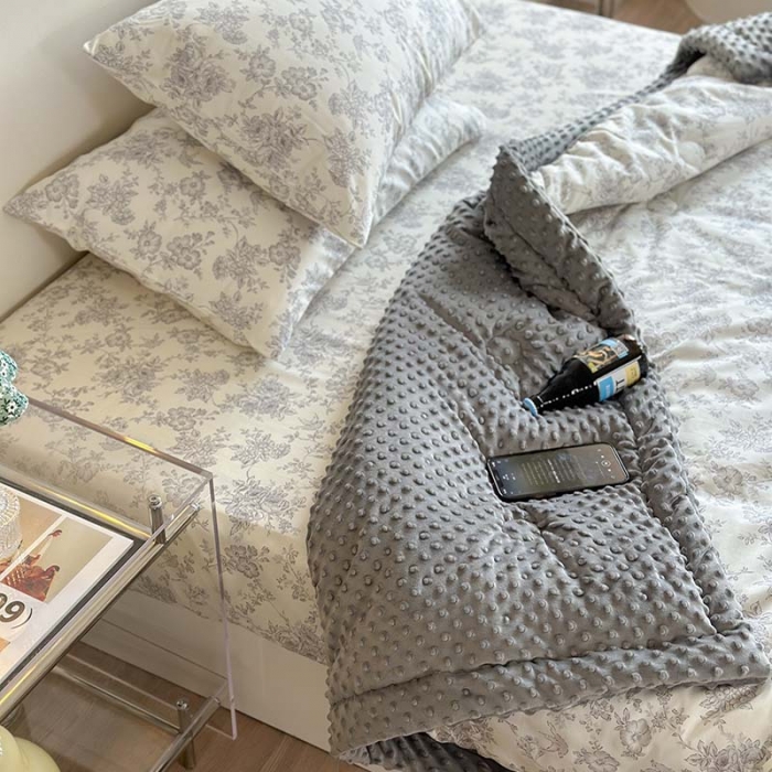 91家纺网 家纺一手货源 找家纺 星期八 2023新款复古碎花全棉豆豆春秋被四件套 白山茶