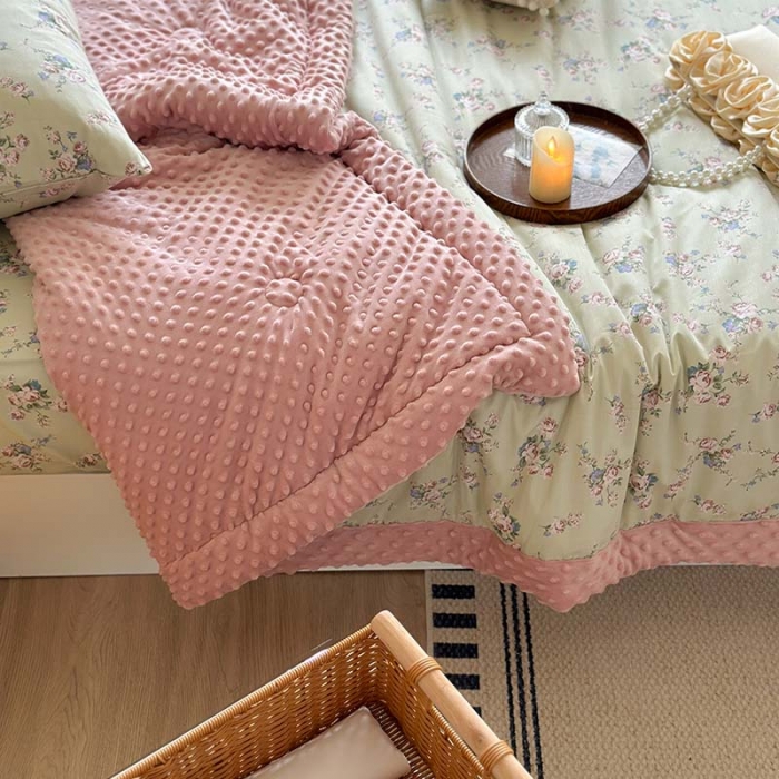 91家纺网 家纺一手货源 找家纺 星期八 2023新款复古碎花全棉豆豆春秋被四件套 花丛