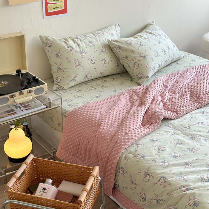 91家纺网 家纺一手货源 找家纺 星期八 2023新款复古碎花全棉豆豆春秋被四件套 花丛