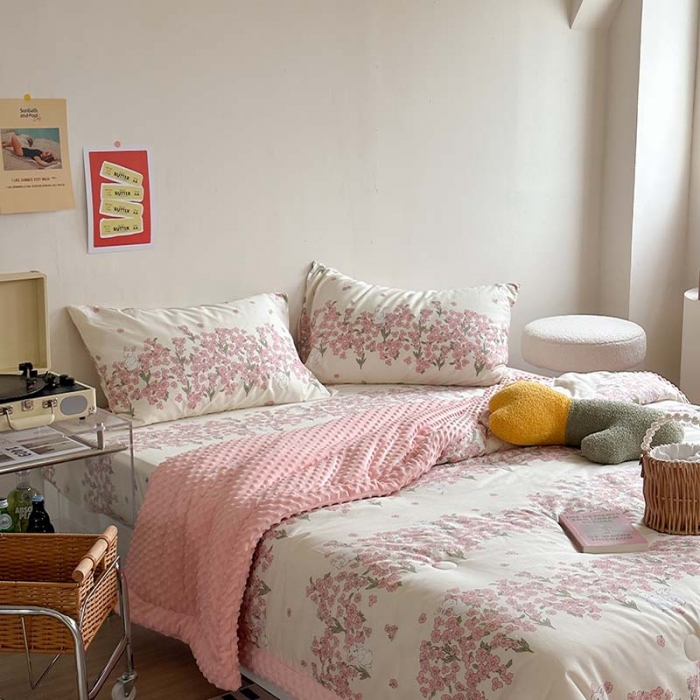 91家纺网 家纺一手货源 找家纺 星期八 2023新款复古碎花全棉豆豆春秋被四件套 花园兔