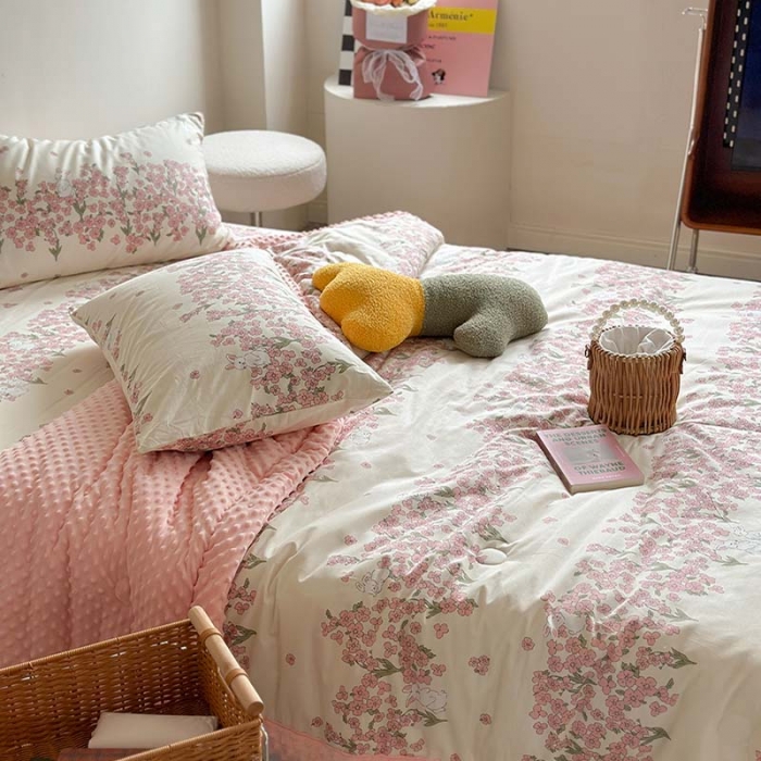 91家纺网 家纺一手货源 找家纺 星期八 2023新款复古碎花全棉豆豆春秋被四件套 花园兔