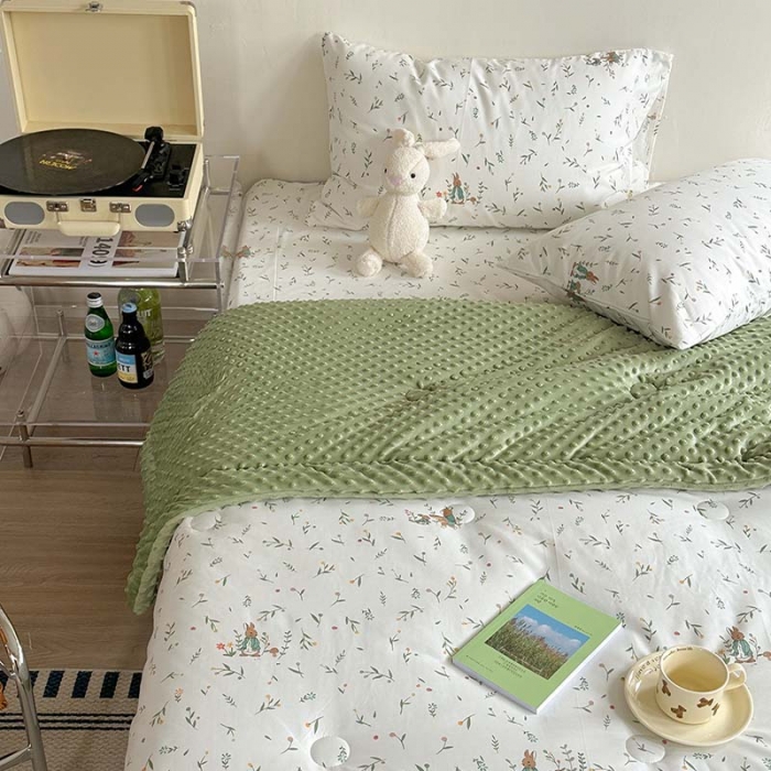 91家纺网 家纺一手货源 找家纺 星期八 2023新款复古碎花全棉豆豆春秋被四件套 精灵兔