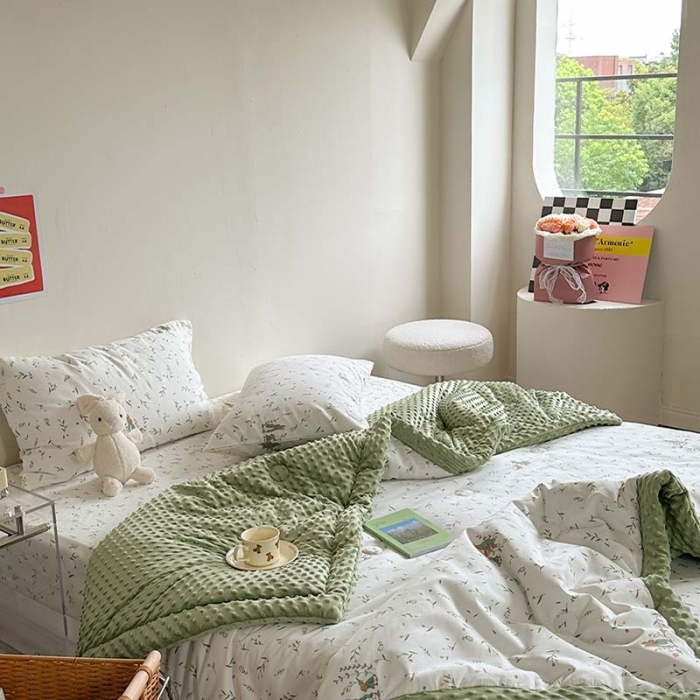 91家纺网 家纺一手货源 找家纺 星期八 2023新款复古碎花全棉豆豆春秋被四件套 精灵兔