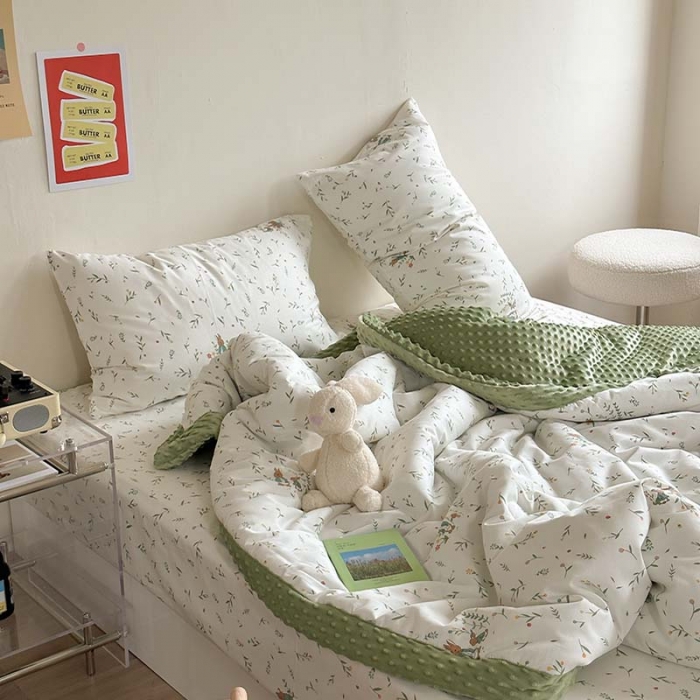 91家纺网 家纺一手货源 找家纺 星期八 2023新款复古碎花全棉豆豆春秋被四件套 精灵兔