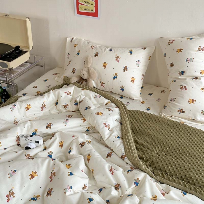 91家纺网 家纺一手货源 找家纺 星期八 2023新款复古碎花全棉豆豆春秋被四件套 可爱熊