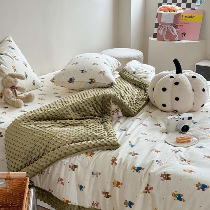 91家纺网 家纺一手货源 找家纺 星期八 2023新款复古碎花全棉豆豆春秋被四件套 可爱熊