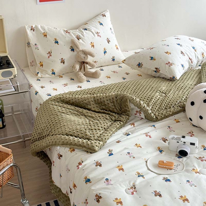 91家纺网 家纺一手货源 找家纺 星期八 2023新款复古碎花全棉豆豆春秋被四件套 可爱熊