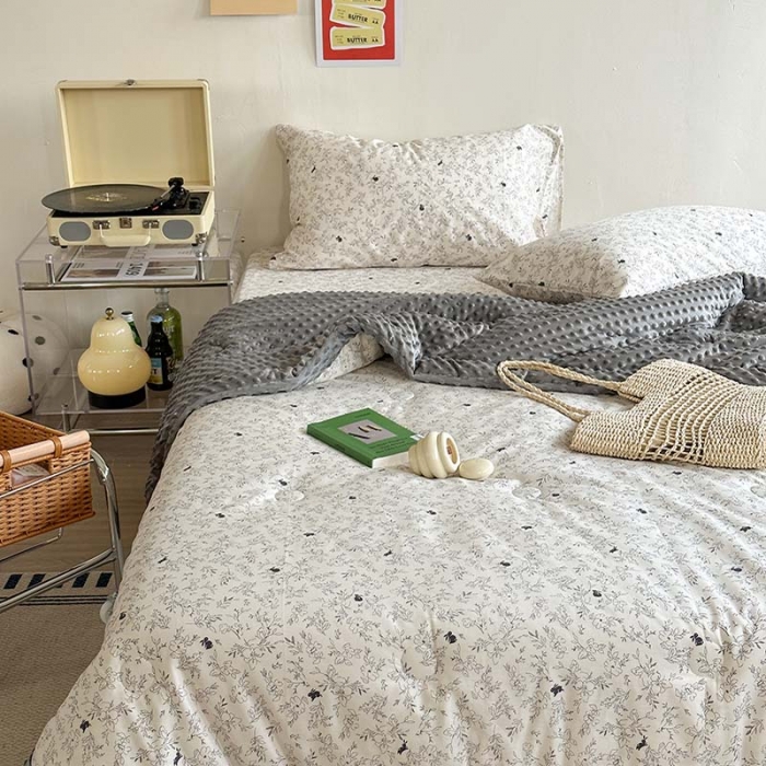 91家纺网 家纺一手货源 找家纺 星期八 2023新款复古碎花全棉豆豆春秋被四件套 莱茵