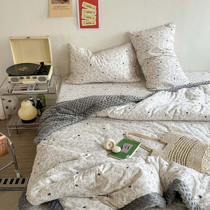 91家纺网 家纺一手货源 找家纺 星期八 2023新款复古碎花全棉豆豆春秋被四件套 莱茵